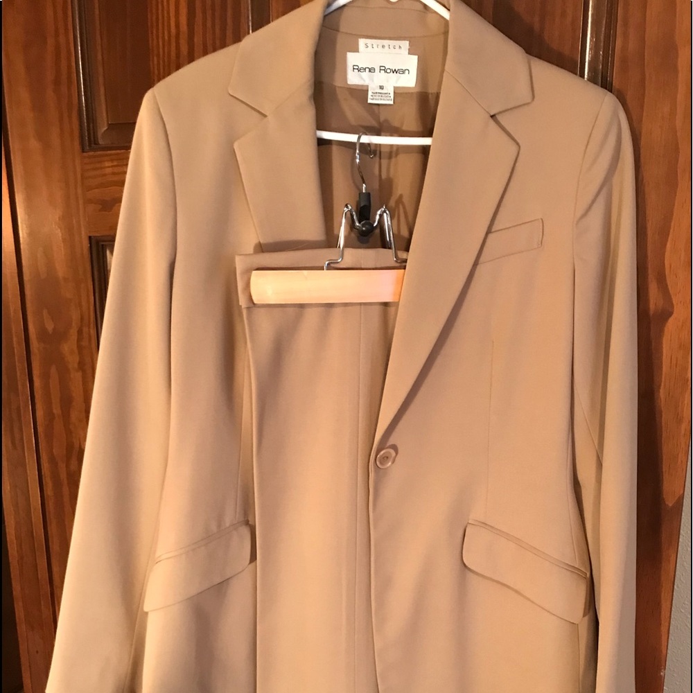 Pant suit $40. Shirt $10 as 3piece Bundel